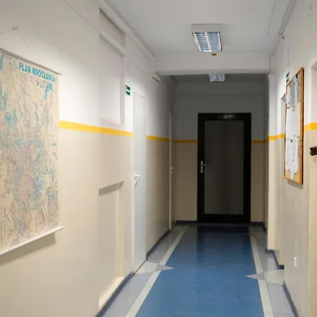 Dom Studencki Zodiak ホステル *